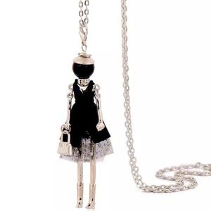 NWT Fashionable pendant on long silver chain